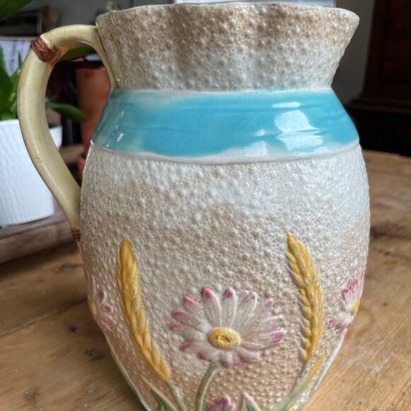 1880s English majolica art pottery pitcher - Picture 5 of 9